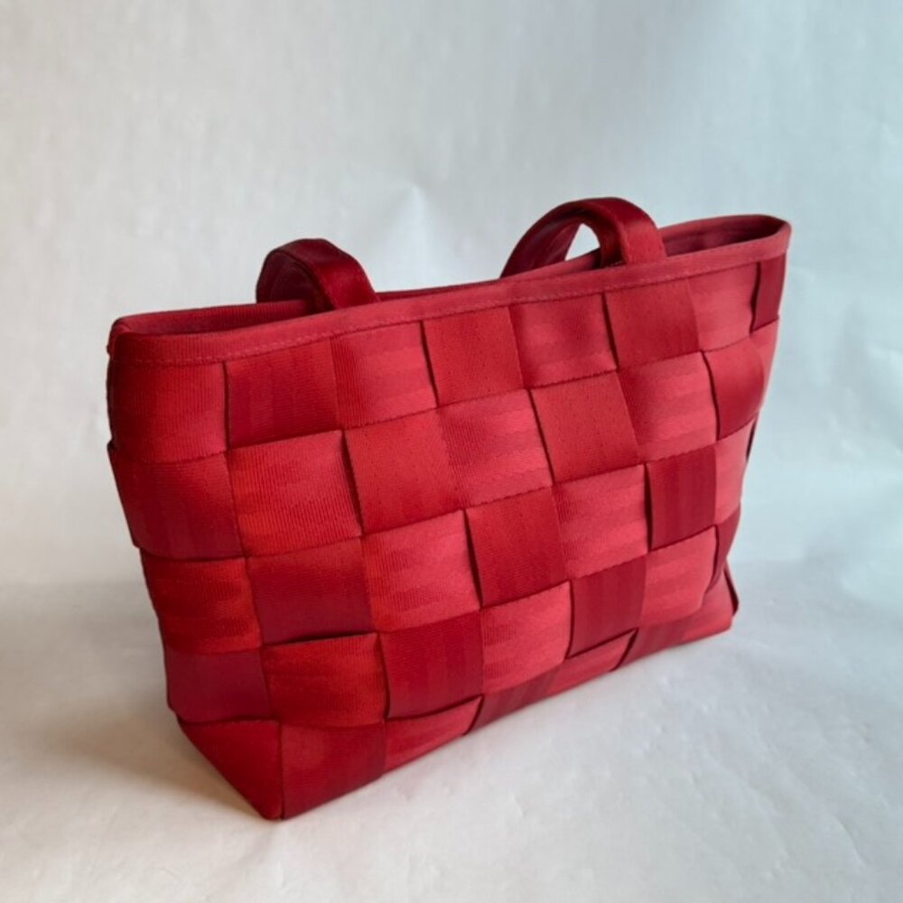 Harveys Red Original Seatbelt Bag Medium Size with Magnetic Closure